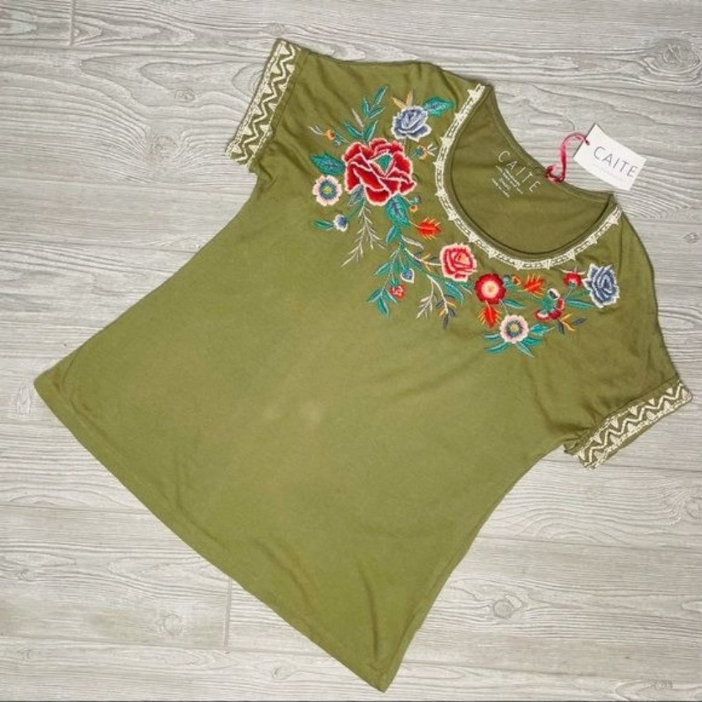 NWT cotton Arya style Caite embroidered floral oversized short sleeve small t sh